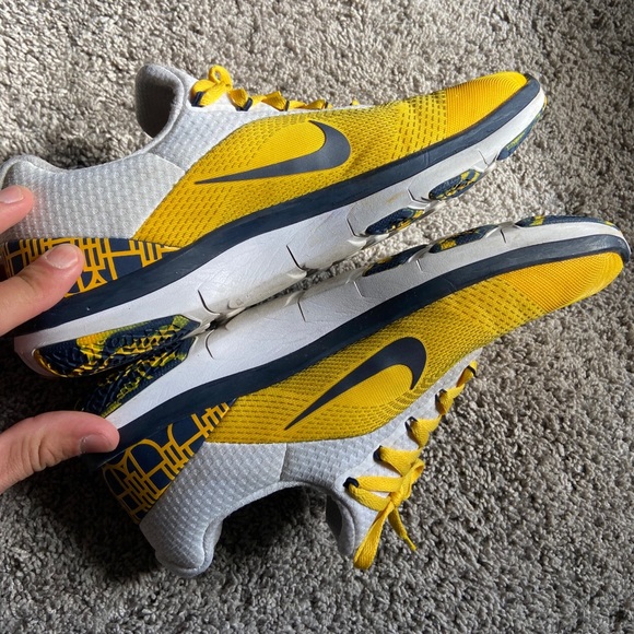 Nike 220 trainers Clearance